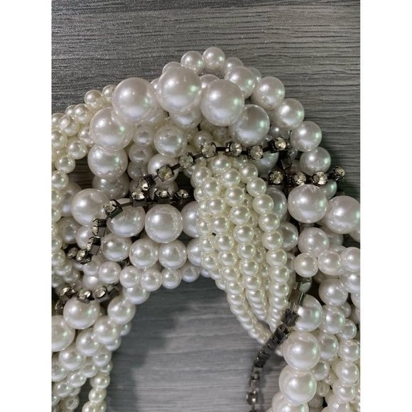 New Woman Small Adjustable Faux Pearl With Diamonds Necklace - Picture 4 of 6